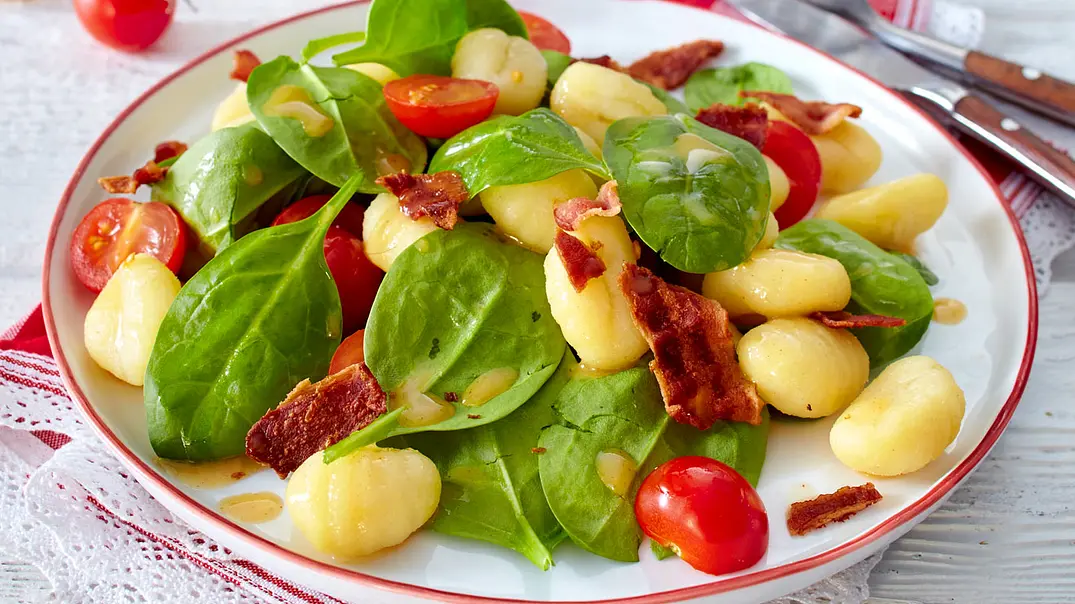 Gnocchi-Spinat-Salat Rezept - Foto: LECKER @ Bauer Media Group