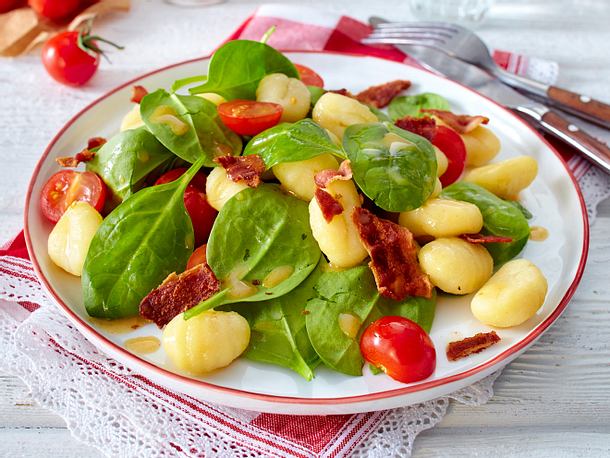 Gnocchi-Spinat-Salat Rezept Gnocchi-Spinat-Salat Rezept