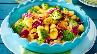 Gnocchisalat mit Speck und Brokkoli Rezept - Foto: LECKER @ Bauer Media Group Gnocchisalat mit Speck und Brokkoli Rezept - Foto: LECKER @ Bauer Media Group