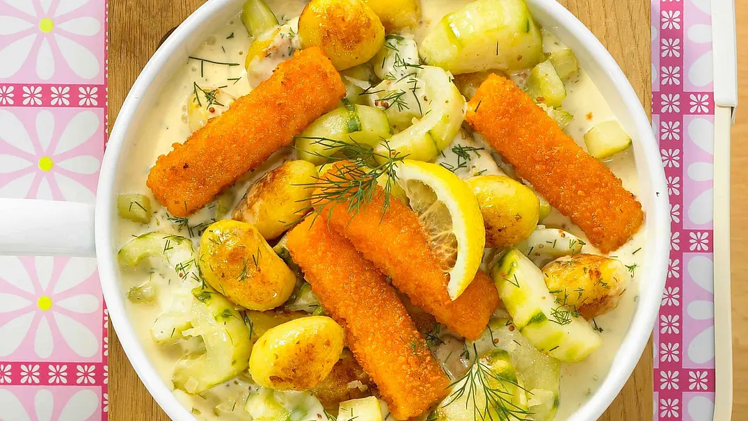 Golden Schmorpfanne mit Fish-’n’-Chips-Topping Rezept - Foto: LECKER @ Bauer Media Group Golden Schmorpfanne mit Fish-’n’-Chips-Topping Rezept - Foto: LECKER @ Bauer Media Group