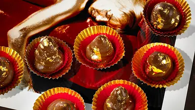 Goldfinger-Praline Rezept - Foto: LECKER @ Bauer Media Group