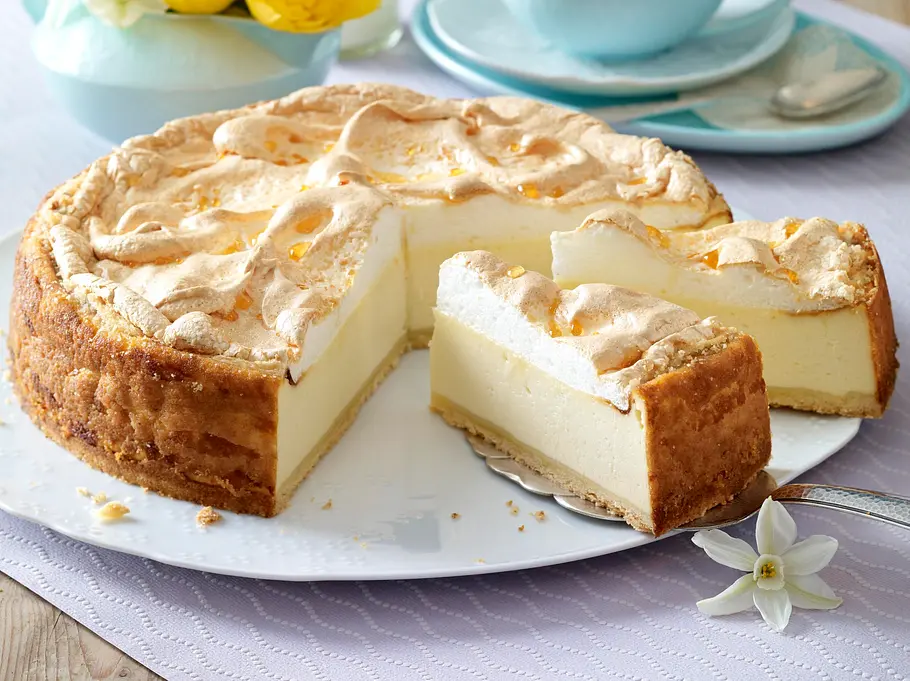 Goldtröpfchen-Torte (Käsekuchen mit Baiserhaube) Rezept Goldtröpfchen-Torte (Käsekuchen mit Baiserhaube) Rezept