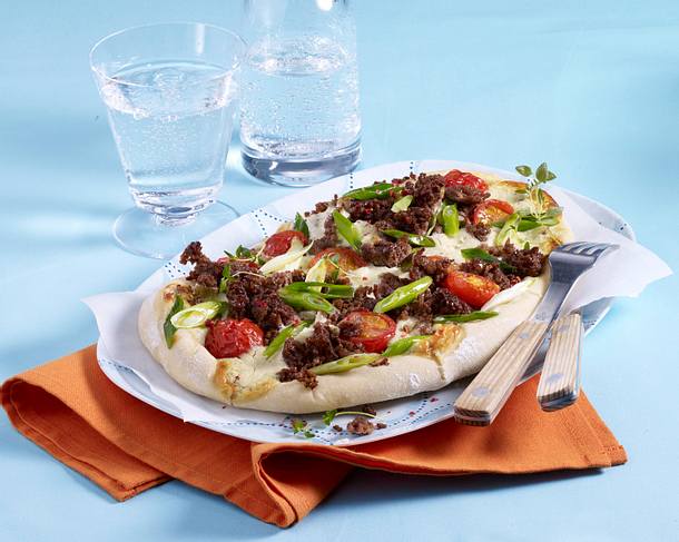 Gorgonzola-Hack-Pizza Rezept Gorgonzola-Hack-Pizza Rezept