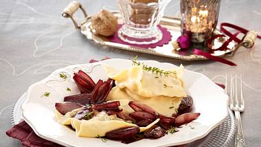 Gorgonzola-Ravioli mit Schalotten Rezept - Foto: House of Food / Bauer Food Experts KG