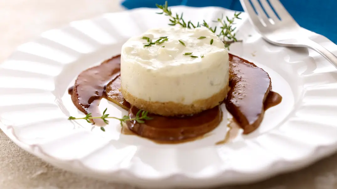 Gorgonzola-Törtchen mit Balsamico-Birnen Rezept - Foto: LECKER @ Bauer Media Group Gorgonzola-Törtchen mit Balsamico-Birnen Rezept - Foto: LECKER @ Bauer Media Group