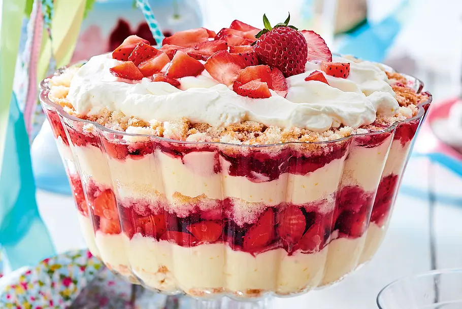 Götterschichtspeise mit Erdbeeren Rezept Götterschichtspeise mit Erdbeeren Rezept