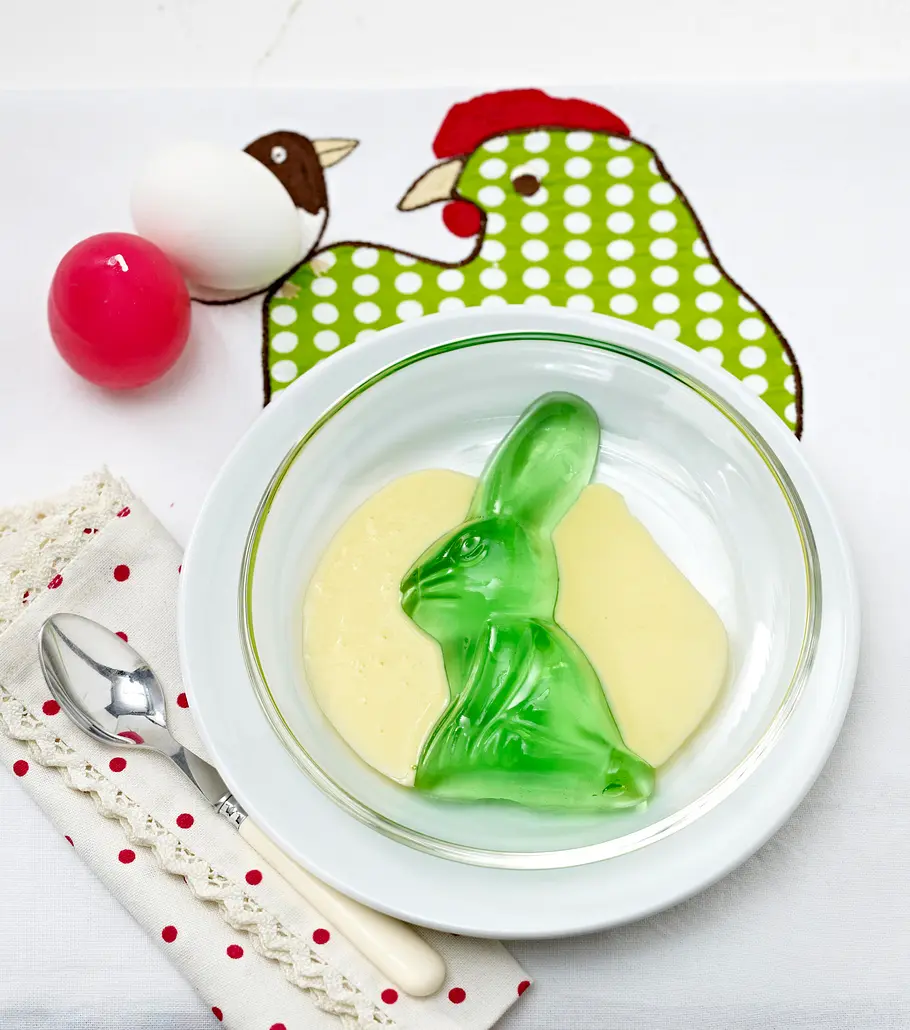 Götterspeise mit Vanillesoße als Osterdessert Rezept Götterspeise mit Vanillesoße als Osterdessert Rezept