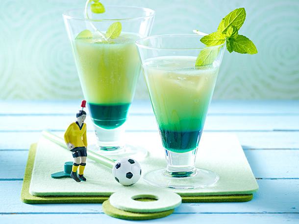 Grapefruit-Drink mit Minzlikör (Fußball-Drinks) Rezept