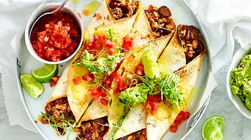 Gratinierte Burritos à la Chili con carne Rezept - Foto: Are Media Syndication Gratinierte Burritos à la Chili con carne Rezept - Foto: Are Media Syndication