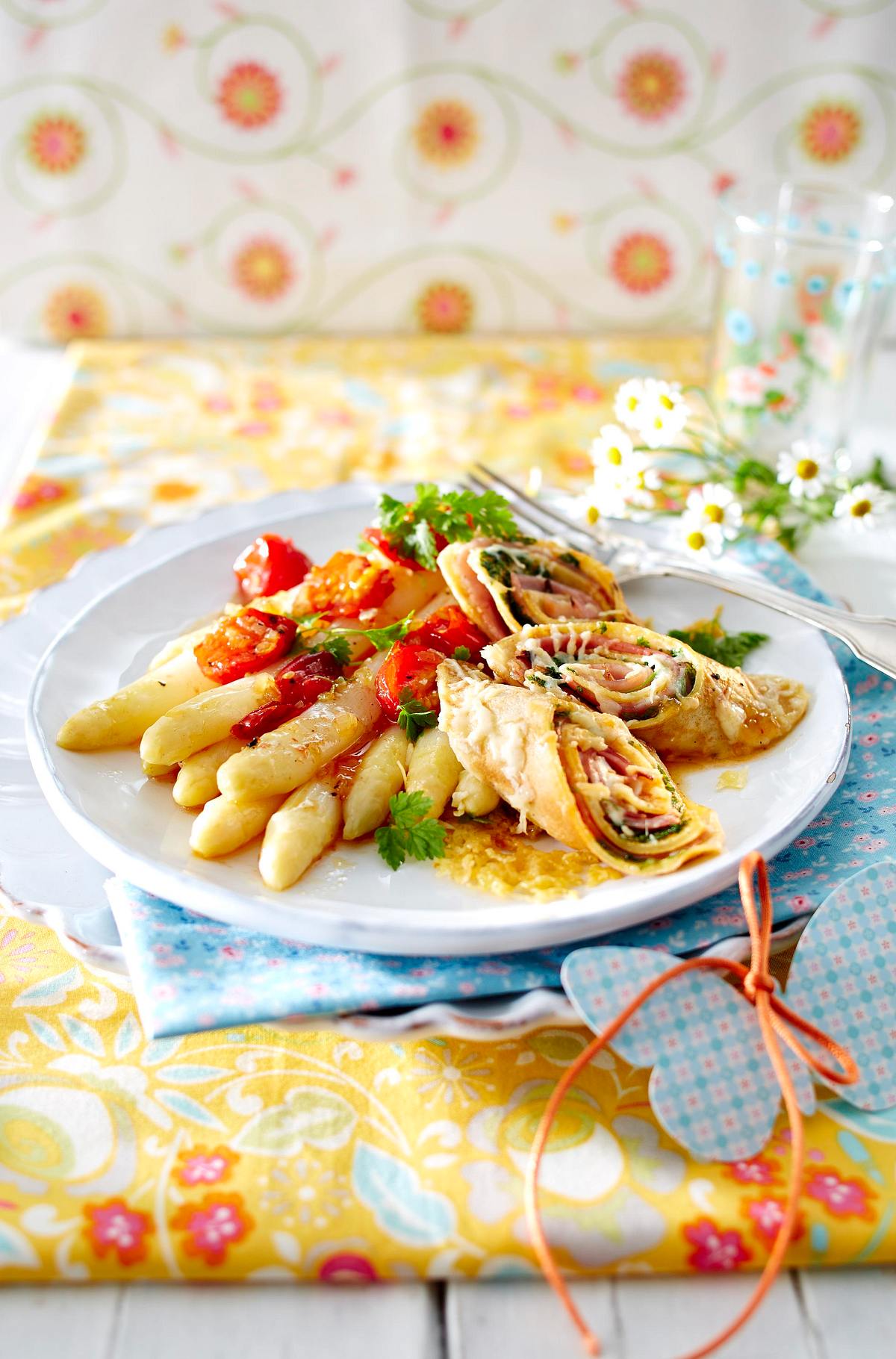 Gratinierte Crespelle mit Lachs oder Schinken zu weißem Spargel Rezept