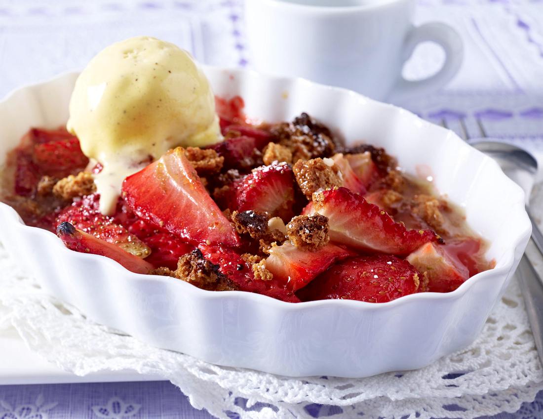 Gratinierte Erdbeeren Rezept | LECKER