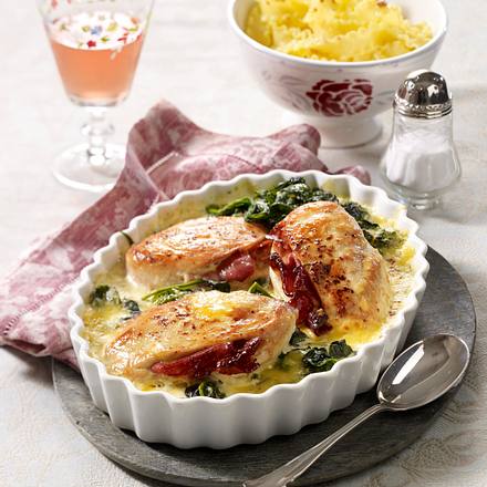 Gratinierte Hähnchenfilets auf Spinatbett Rezept Gratinierte Hähnchenfilets auf Spinatbett Rezept