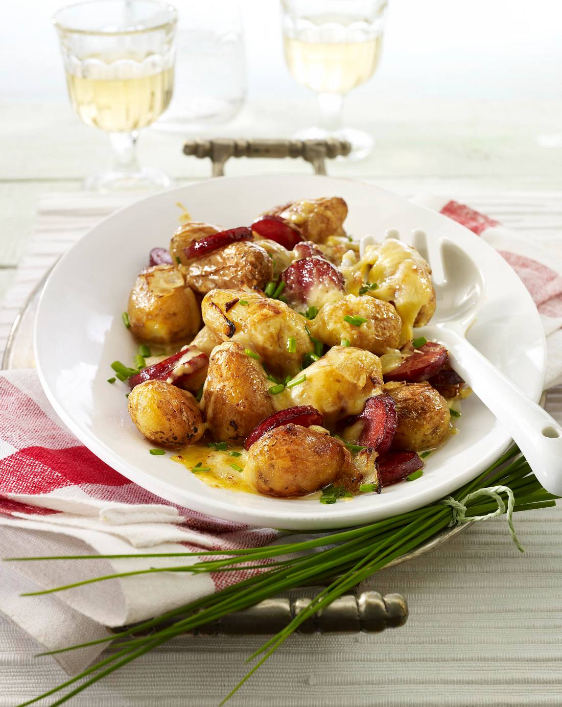 Gratinierte Käsekartoffeln mit Cabanossi Rezept | LECKER