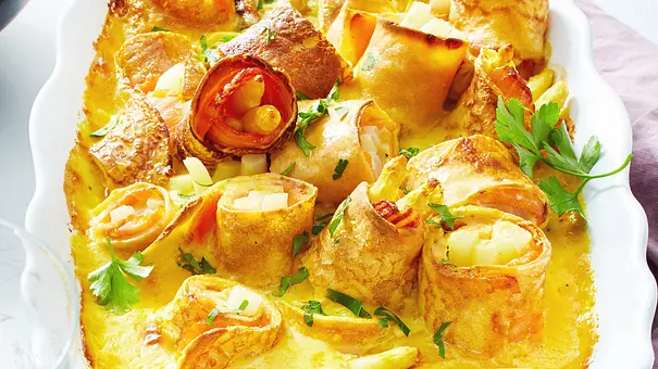 Gratinierte Lachs-Spargel-Crespelle mit Orangen-Hollandaise Rezept - Foto: LECKER @ Bauer Media Group Gratinierte Lachs-Spargel-Crespelle mit Orangen-Hollandaise Rezept - Foto: LECKER @ Bauer Media Group