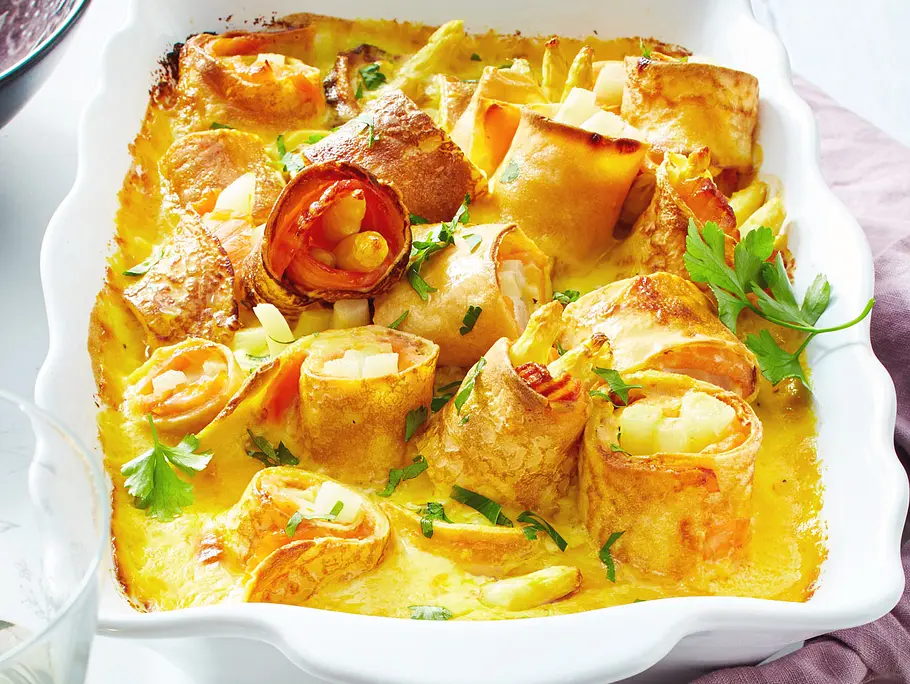 Gratinierte Lachs-Spargel-Crespelle mit Orangen-Hollandaise Rezept Gratinierte Lachs-Spargel-Crespelle mit Orangen-Hollandaise Rezept