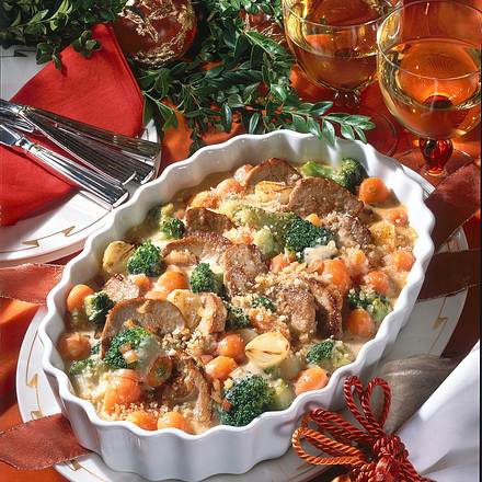 Gratinierte Medaillons im Gemüsebett Rezept Gratinierte Medaillons im Gemüsebett Rezept