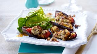 Gratinierte Miesmuscheln mit Bröselkruste auf Salat Rezept - Foto: House of Food / Bauer Food Experts KG