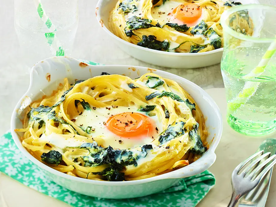 Gratinierte Nudel-Spinat-Nester mit Ei Rezept Gratinierte Nudel-Spinat-Nester mit Ei Rezept