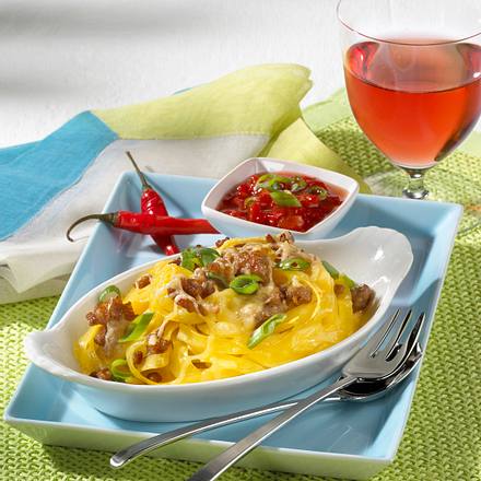 Gratinierte Nudelnester mit kalter Paprikasoße Rezept Gratinierte Nudelnester mit kalter Paprikasoße Rezept