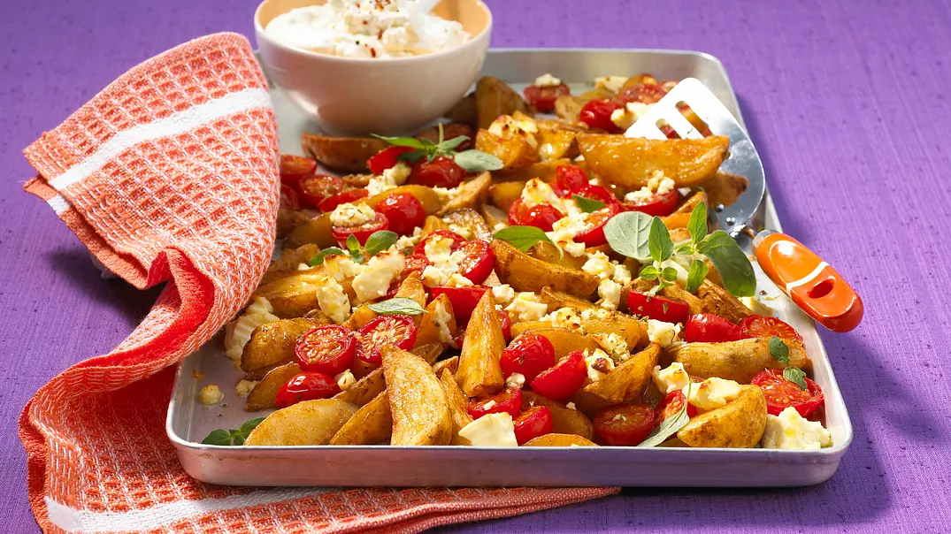 Gratinierte Potato wedges Rezept - Foto: LECKER @ Bauer Media Group Gratinierte Potato wedges Rezept - Foto: LECKER @ Bauer Media Group