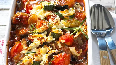 Gratinierte Ratatouille mit Feta Rezept - Foto: LECKER @ Bauer Media Group