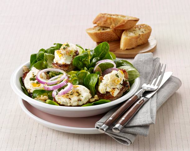 Gratinierte Schweinemedaillons auf Salat Rezept Gratinierte Schweinemedaillons auf Salat Rezept