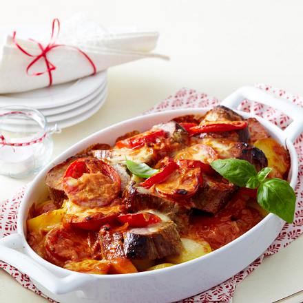 Gratinierte Schweinemedaillons „caprese“ im Kartoffelbett Rezept Gratinierte Schweinemedaillons „caprese“ im Kartoffelbett Rezept