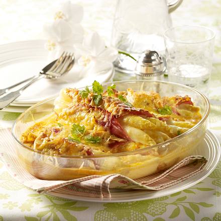 Gratinierte Spargel-Crespelle mit Eier-Sahne-Guss Rezept Gratinierte Spargel-Crespelle mit Eier-Sahne-Guss Rezept