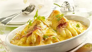 Gratinierte Spargel-Crespelle mit Schinken Rezept - Foto: LECKER @ Bauer Media Group