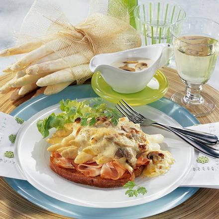 Gratinierte Spargel Toasts mit Sauce Mornay Rezept Gratinierte Spargel Toasts mit Sauce Mornay Rezept
