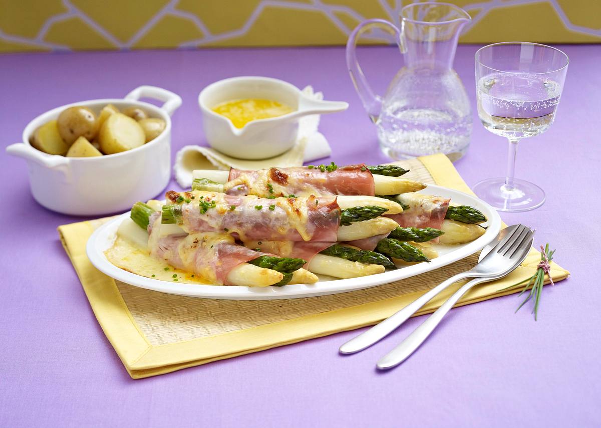 Gratinierte Spargelröllchen mit Schinken Rezept