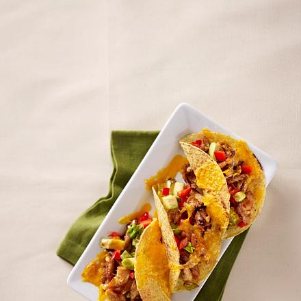 Gratinierte Tacoshells mit feurigem Hähnchen Rezept Gratinierte Tacoshells mit feurigem Hähnchen Rezept