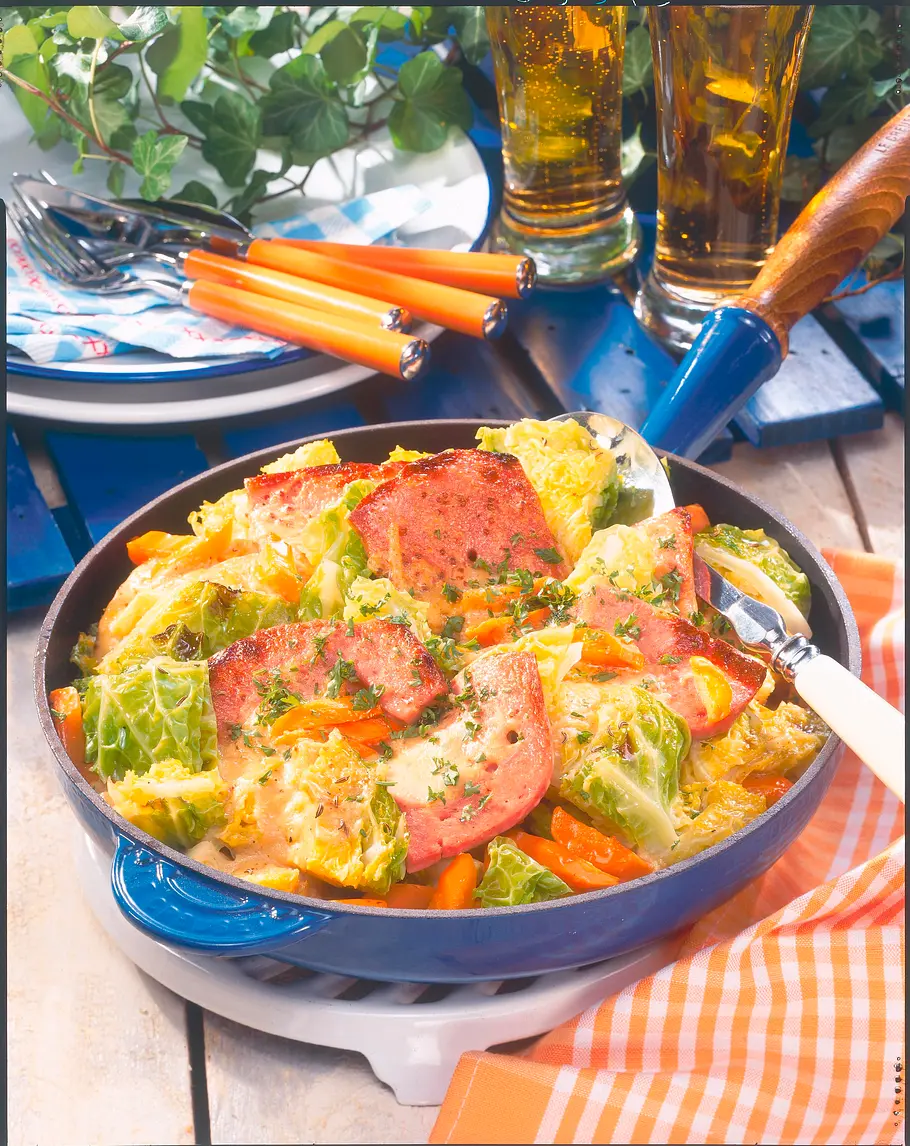 Gratinierter Fleischkäse mit Senf-Rahm auf Wirsing Rezept Gratinierter Fleischkäse mit Senf-Rahm auf Wirsing Rezept