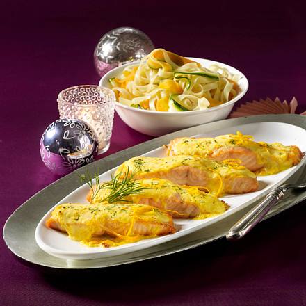 Gratinierter Lachs mit Gemüsenudeln Rezept Gratinierter Lachs mit Gemüsenudeln Rezept