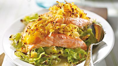 Gratinierter Lachs mit Rösti-Haube Rezept - Foto: House of Food / Bauer Food Experts KG
