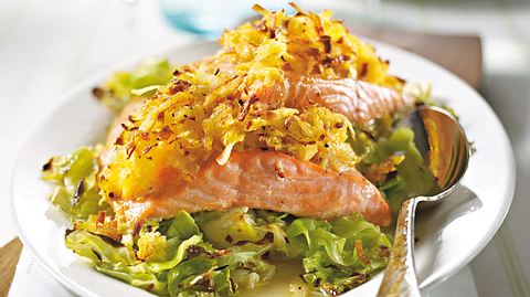 Gratinierter Lachs mit Rösti-Haube Rezept - Foto: House of Food / Bauer Food Experts KG