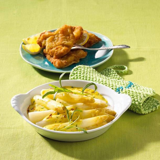 Gratinierter Spargel mit Kräuter-Hollandaise und panierten Mini-Schnitzel Rezept Gratinierter Spargel mit Kräuter-Hollandaise und panierten Mini-Schnitzel Rezept