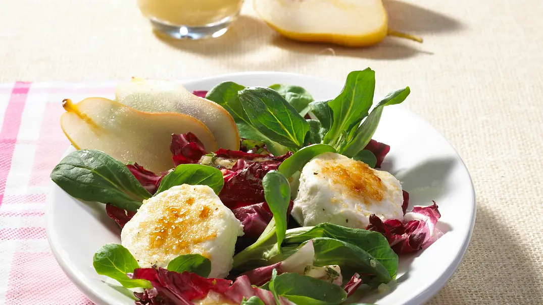 Gratinierter Ziegenkäse auf Salat Rezept - Foto: LECKER @ Bauer Media Group Gratinierter Ziegenkäse auf Salat Rezept - Foto: LECKER @ Bauer Media Group