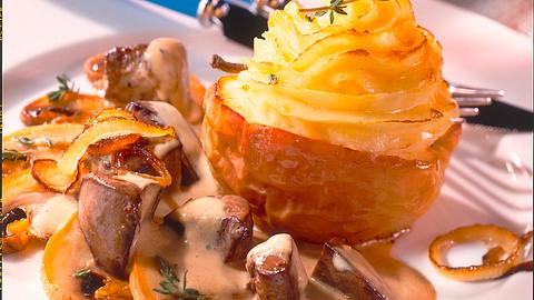 Gratiniertes Kartoffelpüree im Bratapfel zu Geflügel Rezept - Foto: Maass