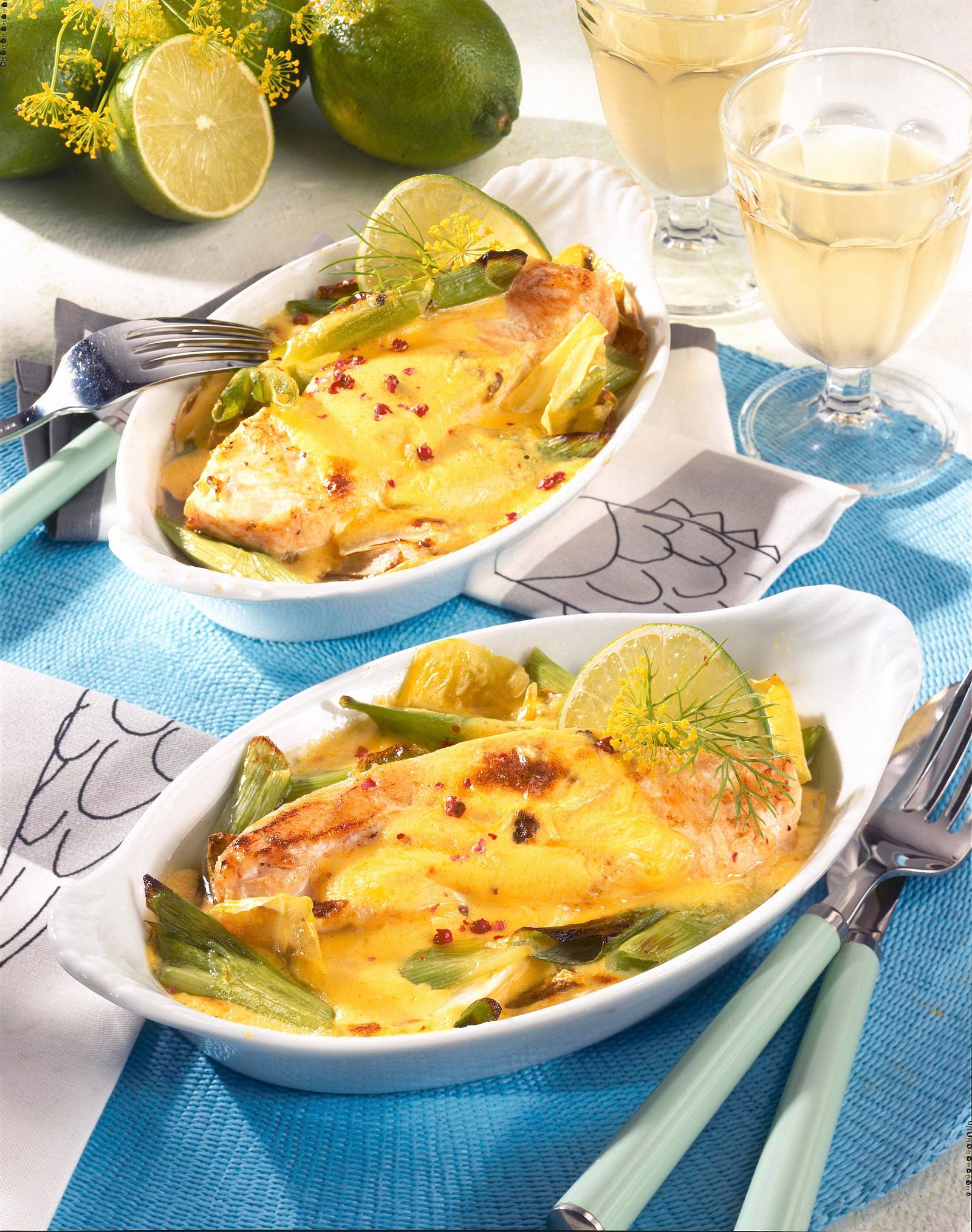 Gratiniertes Lachsfilet auf Chicorée Rezept | LECKER