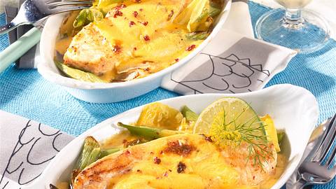 Gratiniertes Lachsfilet auf Chicorée Rezept - Foto: House of Food / Bauer Food Experts KG