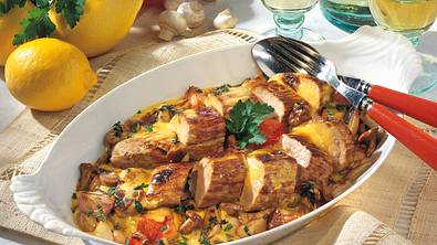 Gratiniertes Schweinefilet auf Champignon-Pfifferlingsgemüse Rezept - Foto: LECKER @ Bauer Media Group