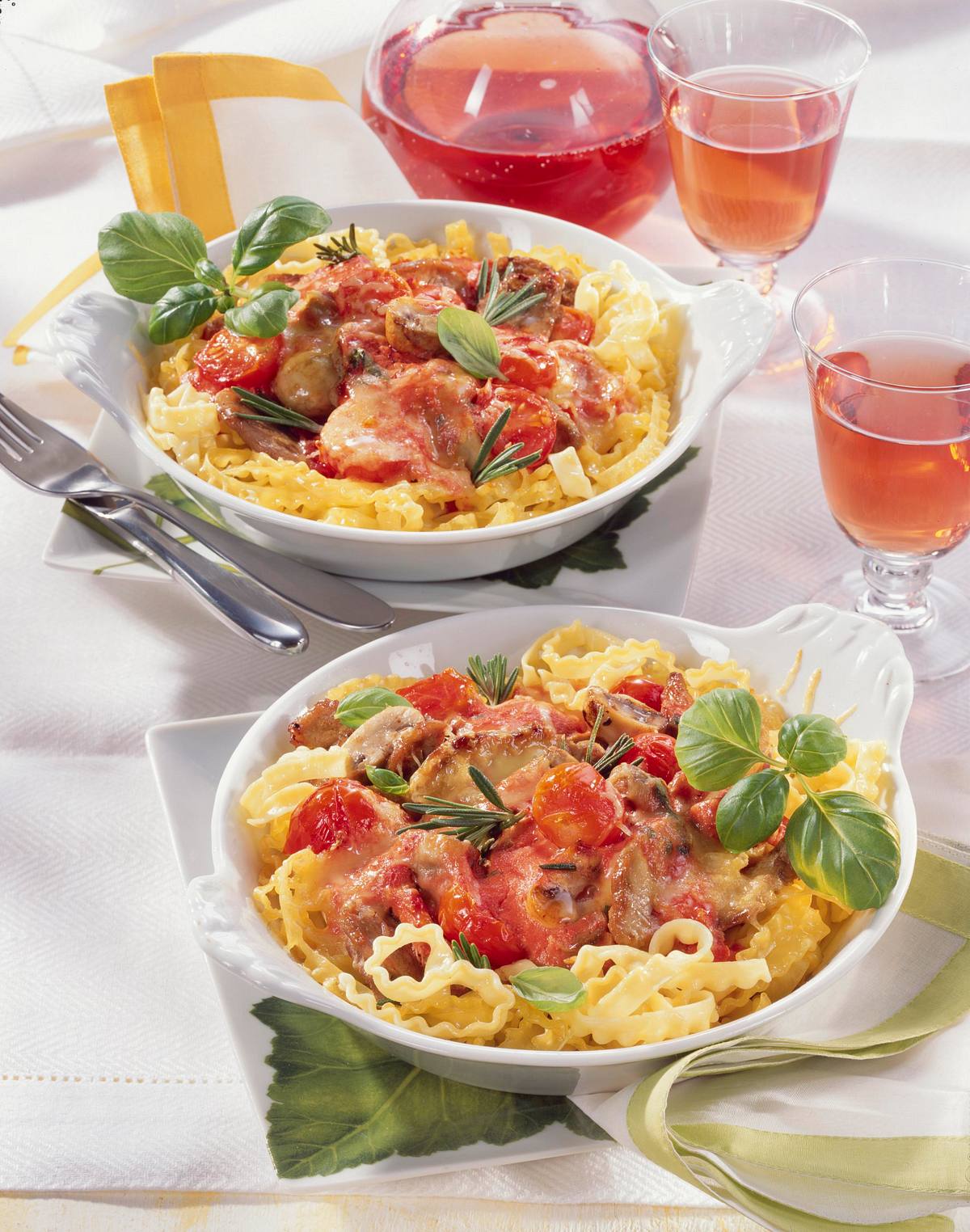 Gratiniertes Schweinefilet-Geschnetzeltes in Tomatensahne Rezept
