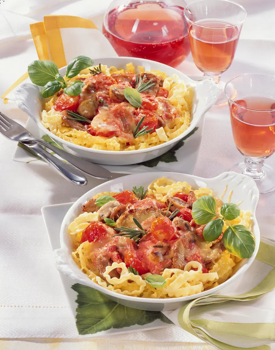 Gratiniertes Schweinefilet-Geschnetzeltes in Tomatensahne Rezept
