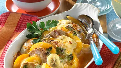 Gratiniertes Schweinefilet mit Pfirsichen und Bananen Rezept - Foto: LECKER @ Bauer Media Group
