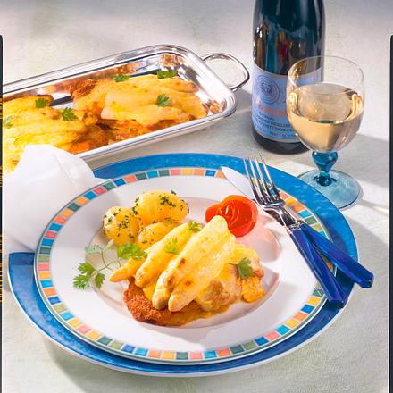 Gratiniertes Schweineschnitzel mit Spargel Rezept Gratiniertes Schweineschnitzel mit Spargel Rezept