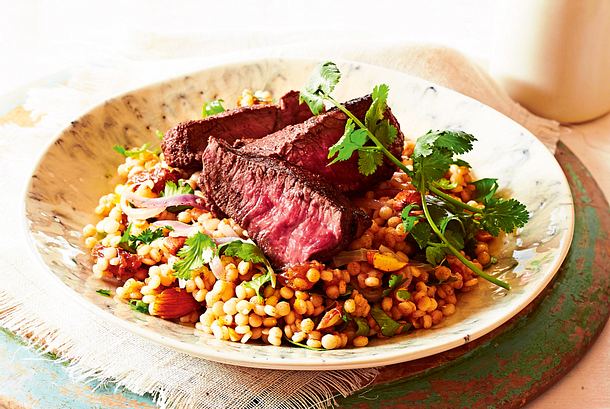Graupenpilaw mit Steakstreifen Rezept Graupenpilaw mit Steakstreifen Rezept