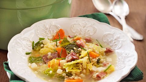 Graupeneintopf mit Kasseler Rezept - Foto: House of Food / Bauer Food Experts KG