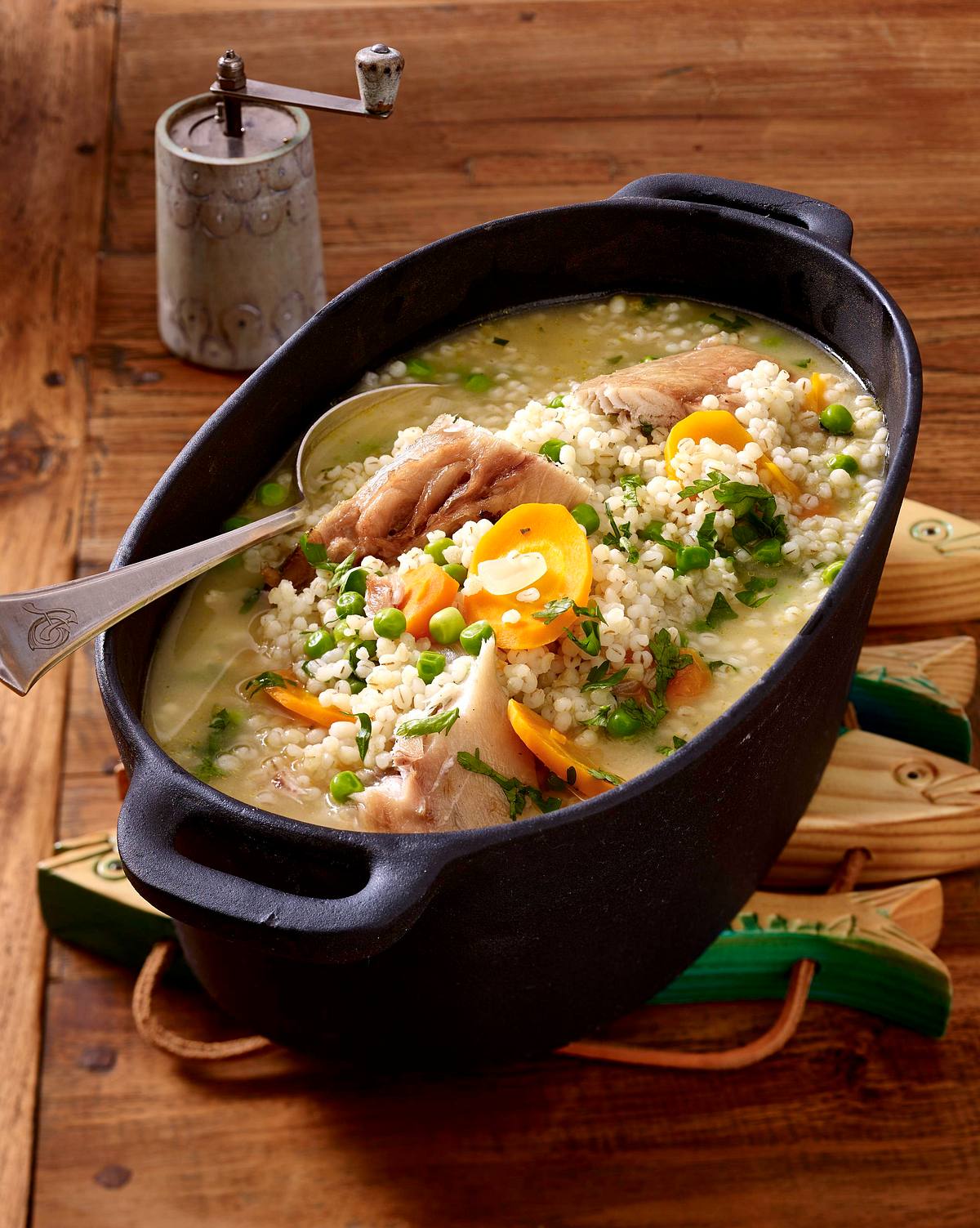 Graupensuppe mit Möhren, Erbsen und geräucherter Makrele Rezept