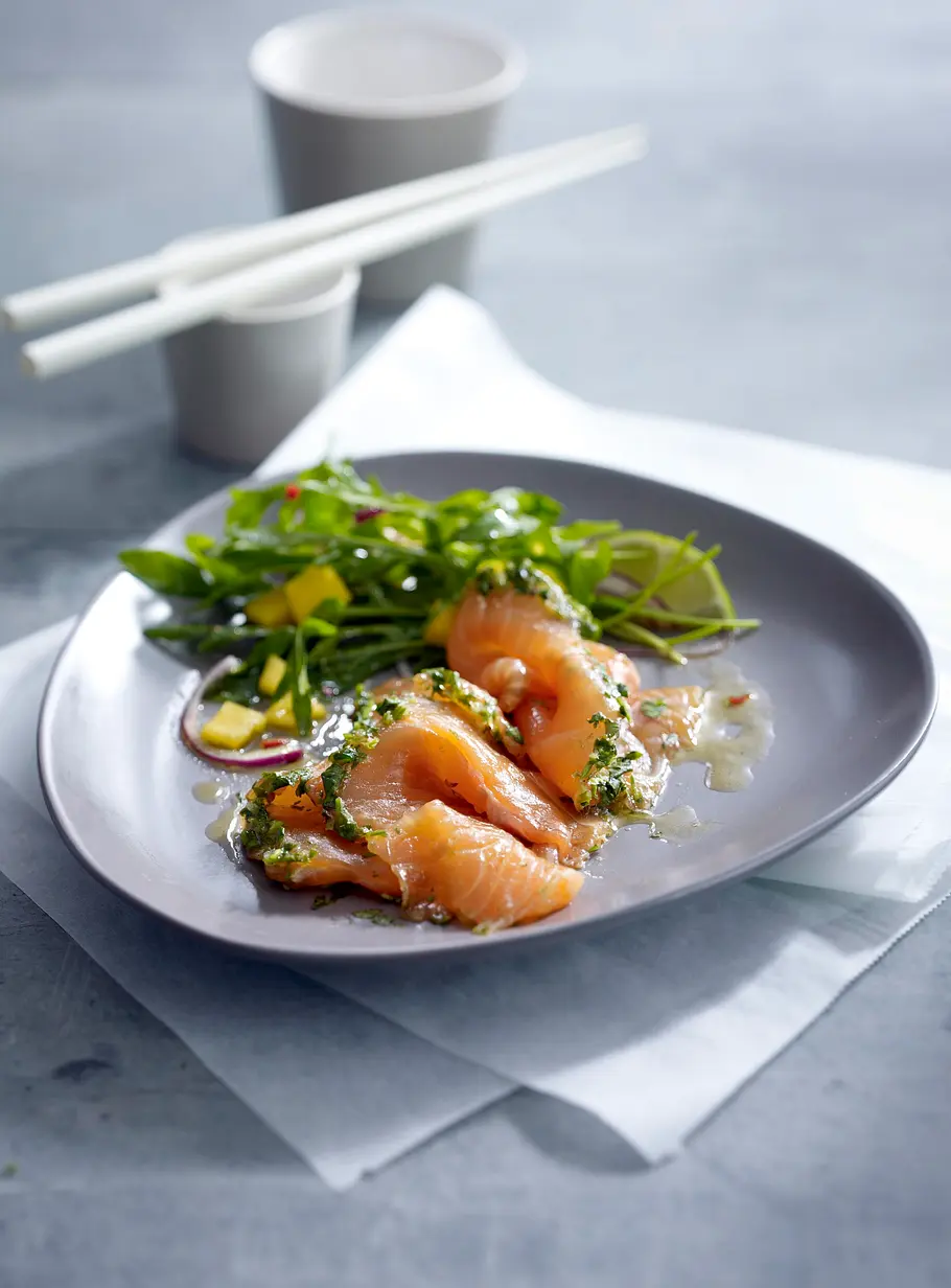 Graved Lachs Asia-Style mit Rucola-Mango-Salat Rezept Graved Lachs Asia-Style mit Rucola-Mango-Salat Rezept